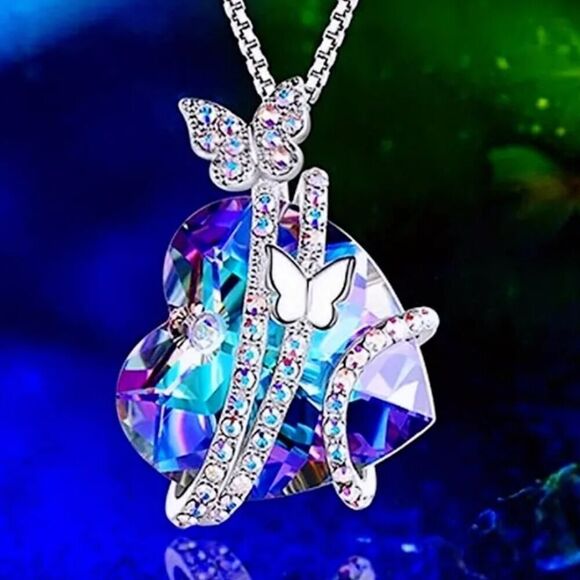 Heart Butterfly Necklace Delicate Craftsmanship - Picture 10 of 10